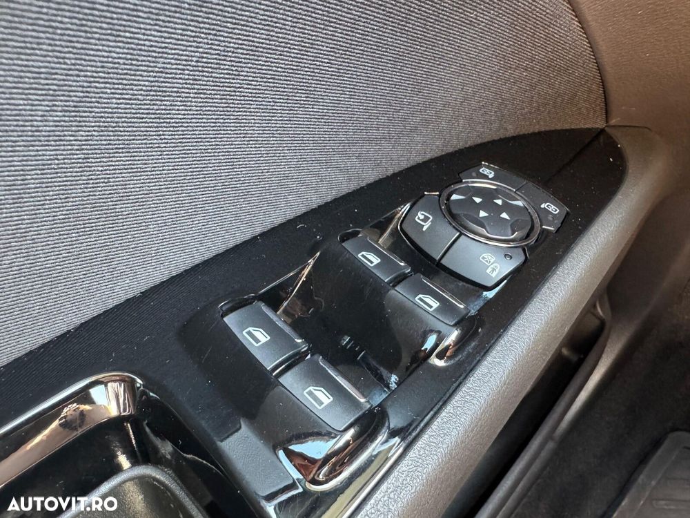 Ford Mondeo 2.0 HEV Titanium - 17