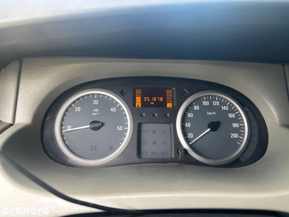 Opel Vivaro - 8