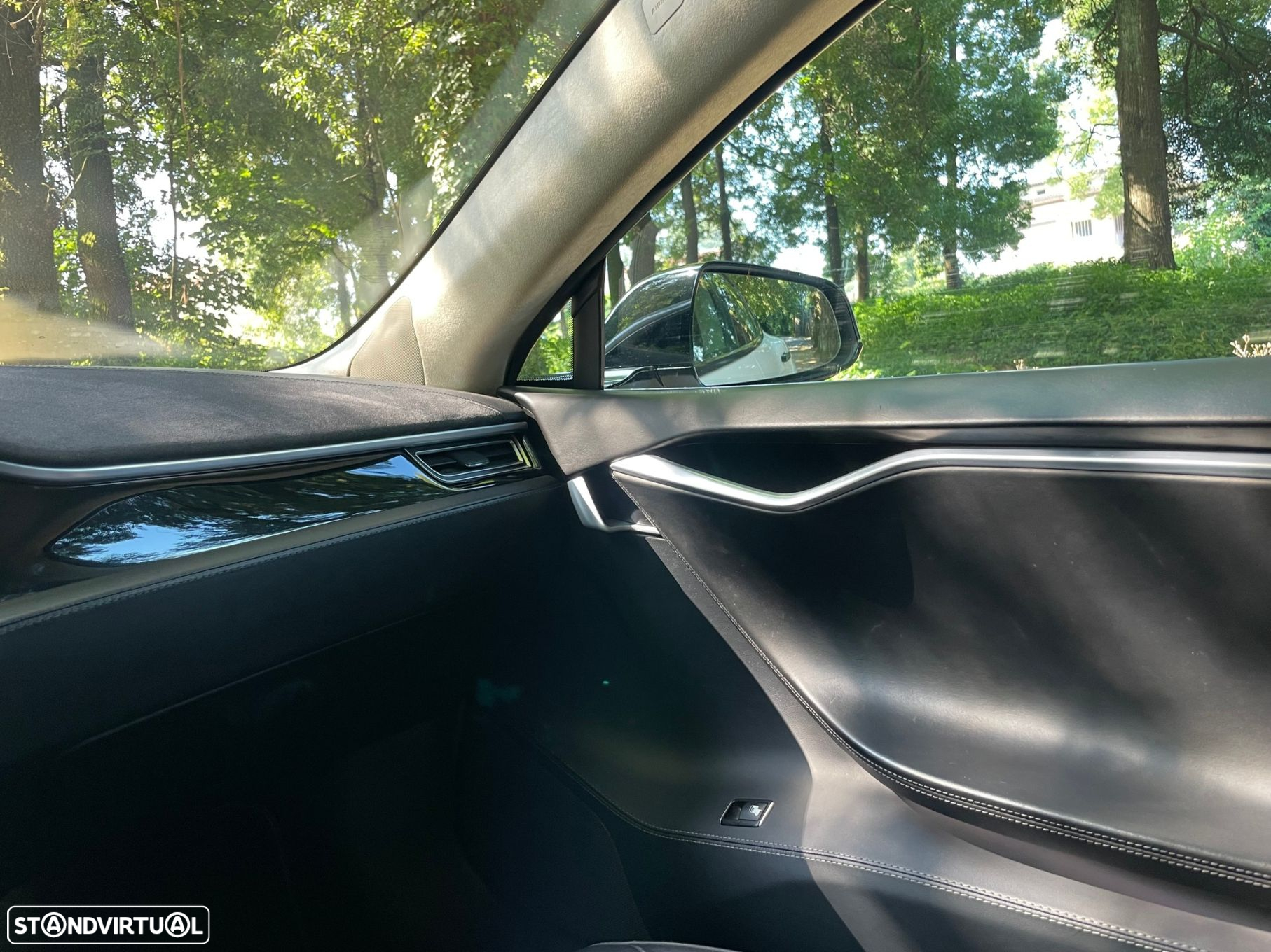 Tesla Model S 90D - 27