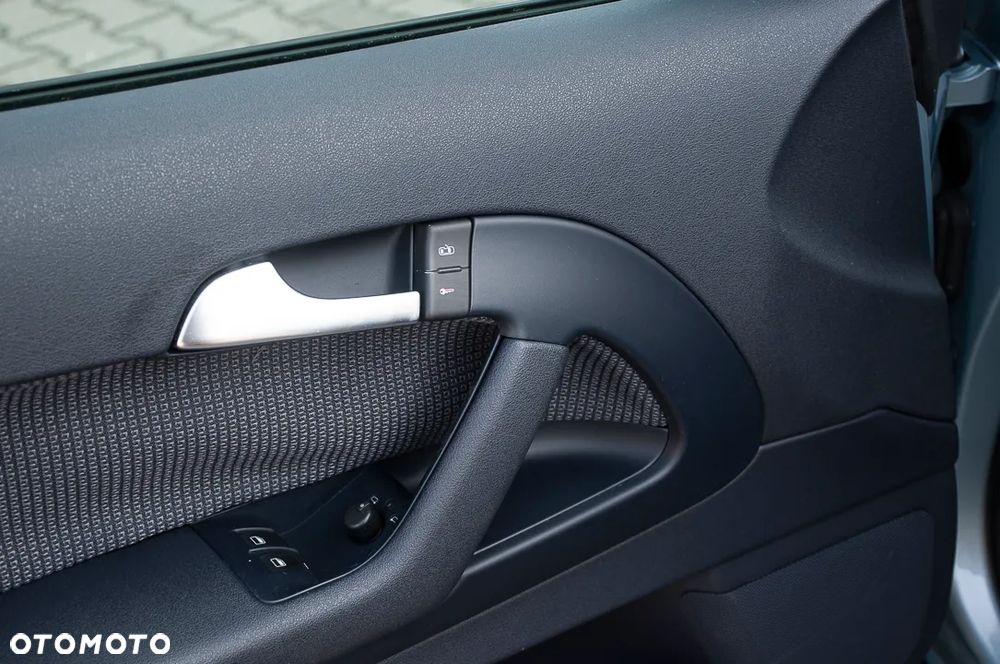 Audi A3 3-drzwiowe 1.6 Ambiente - 40