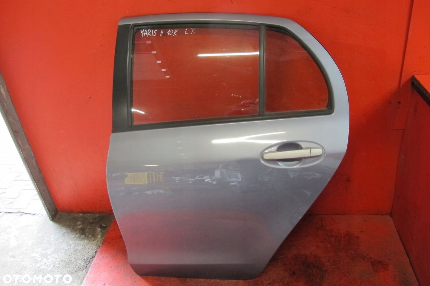 TOYOTA YARIS 2 II DRZWI TYŁ LEWE 8T4 5D - 1