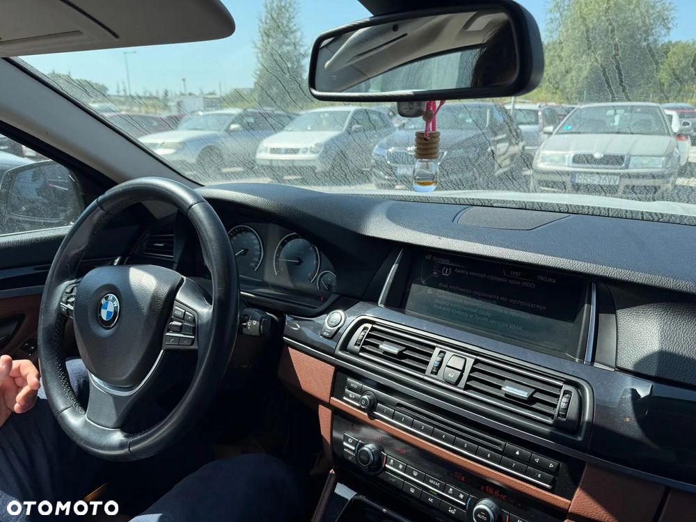BMW Seria 5 525d xDrive - 7