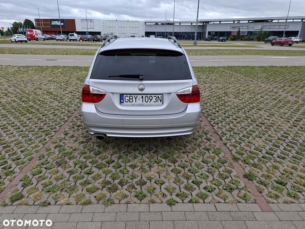 BMW Seria 3 318i - 3