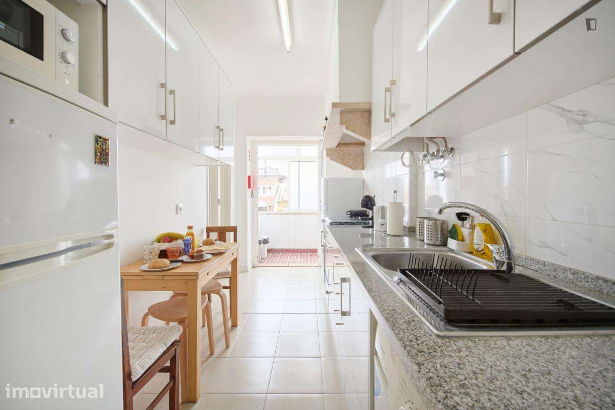 Quarto - localizado em Anjos Lisbon - Grande imagem: 3/39