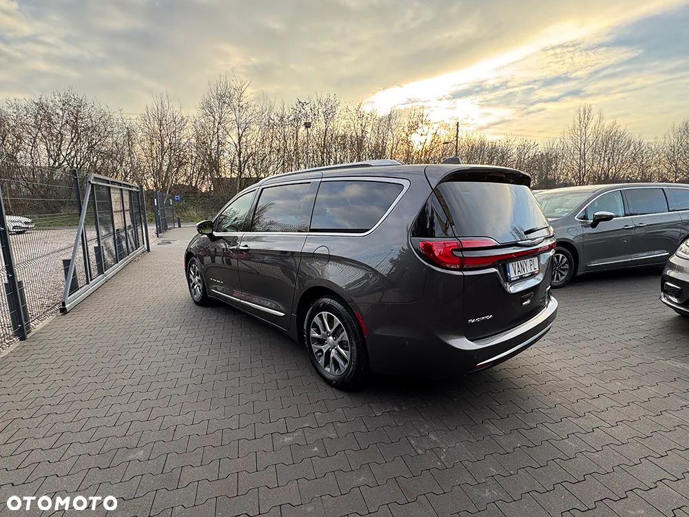 Chrysler Pacifica - 5