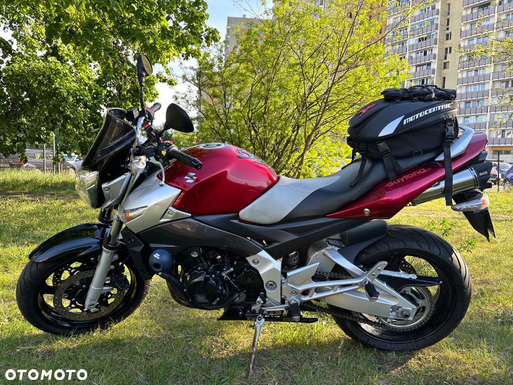 Suzuki GSR - 1