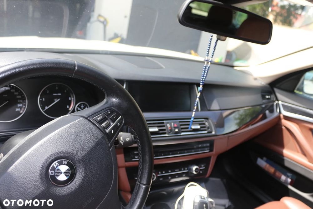 BMW Seria 5 525d Luxury Line - 6