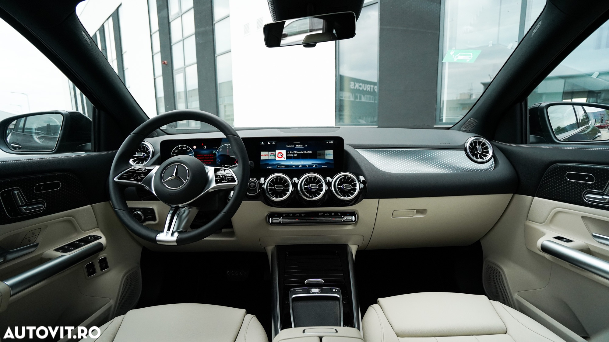 Mercedes-Benz GLA - 8