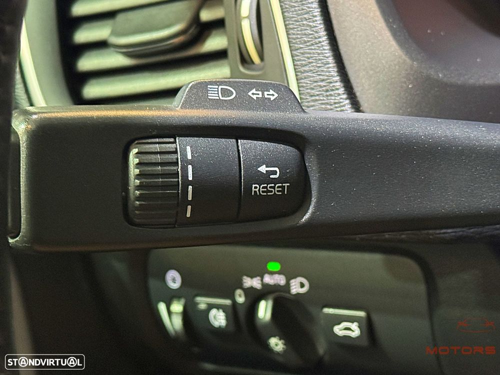 Volvo V40 D2 Black Line - 24