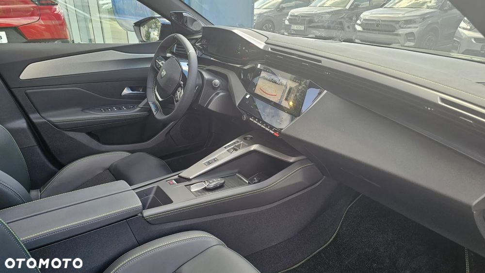 Peugeot 408 - 18