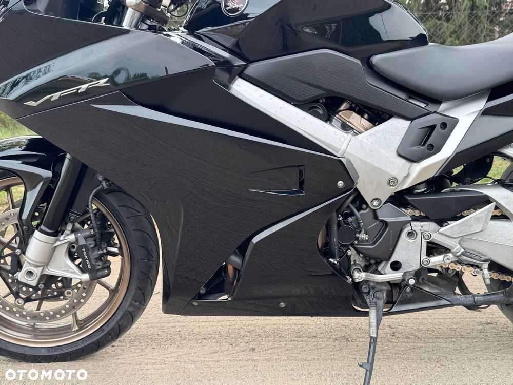 Honda VFR - 16