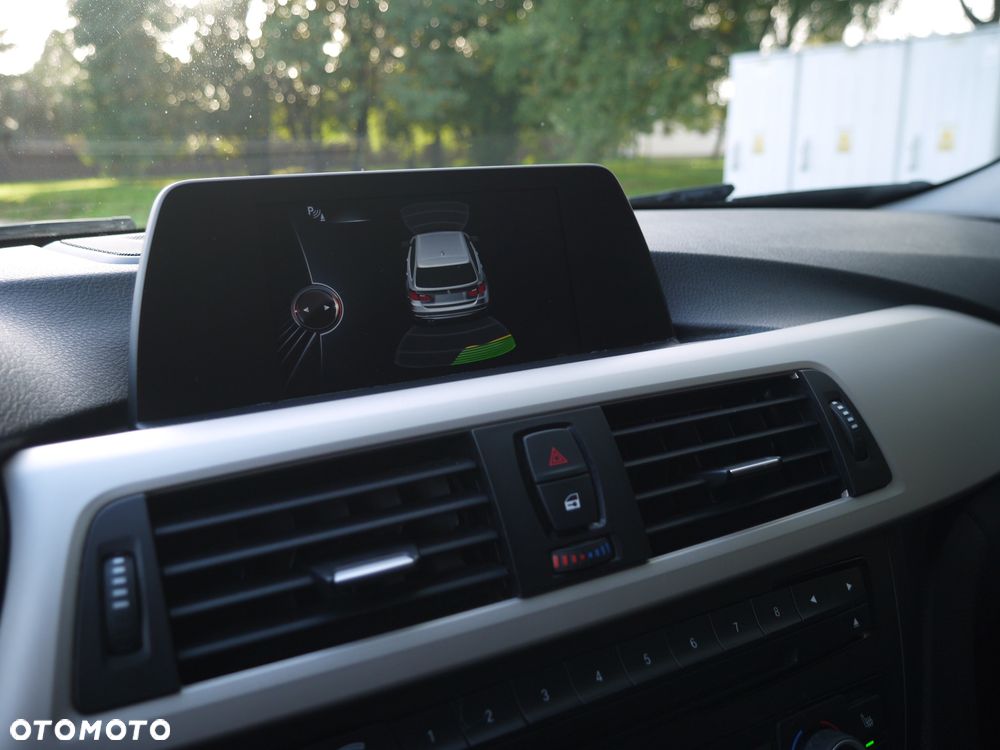 BMW Seria 3 320d Touring Efficient Dynamics Edition - 26
