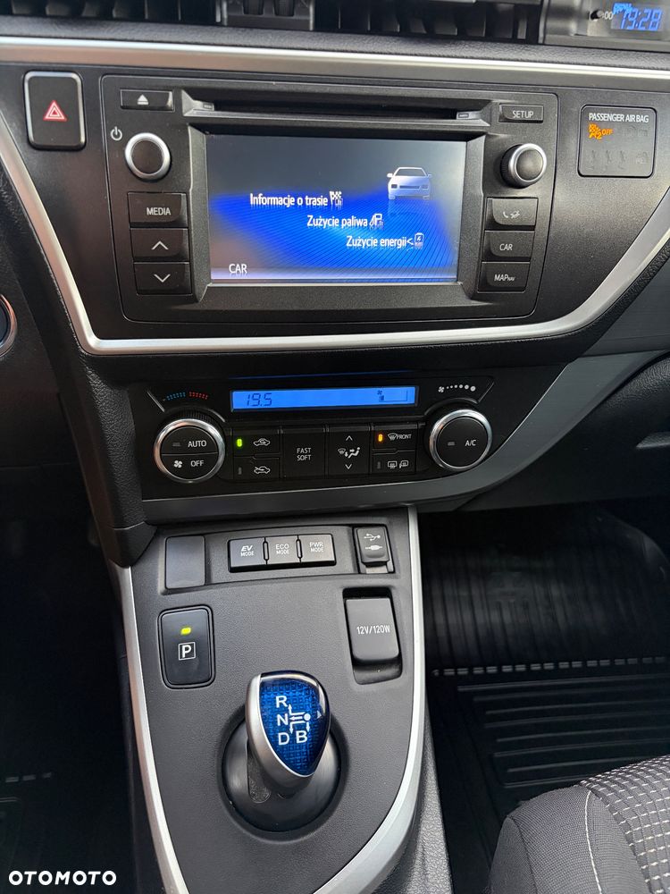 Toyota Auris 1.8 HSD Prestige NAVI - 21
