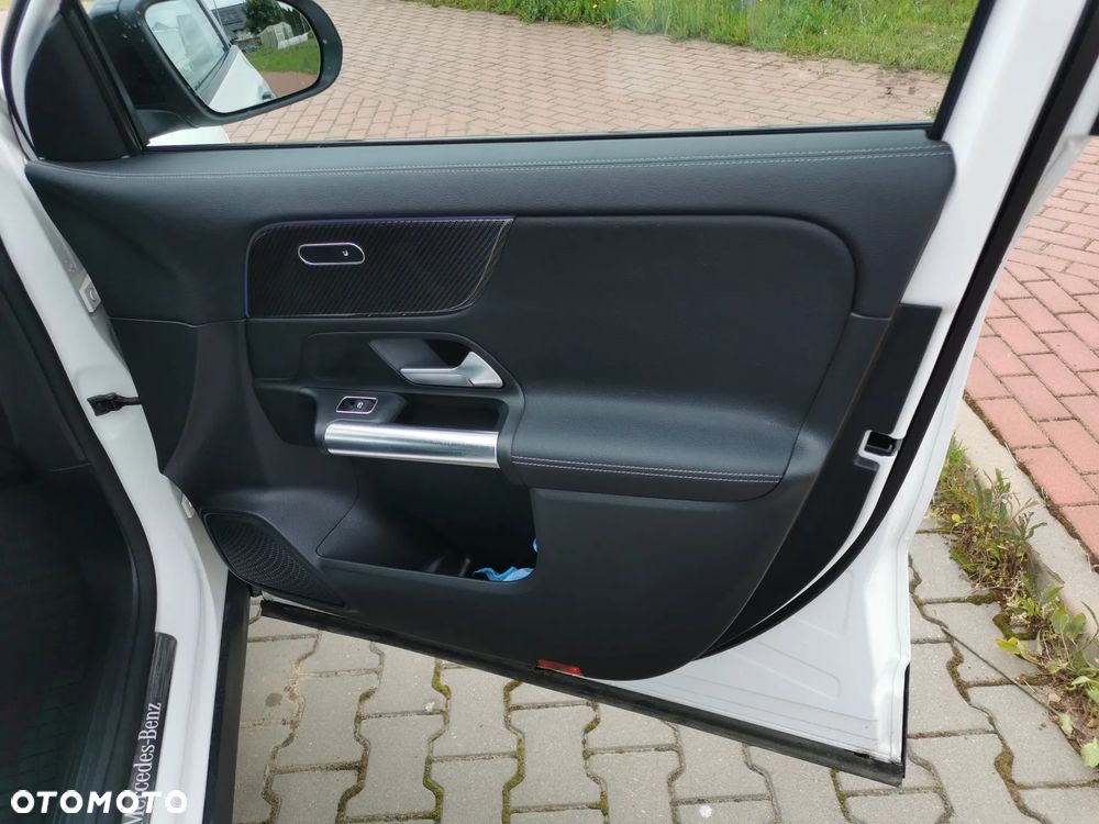 Mercedes-Benz GLA 250 4-Matic AMG Line - 28