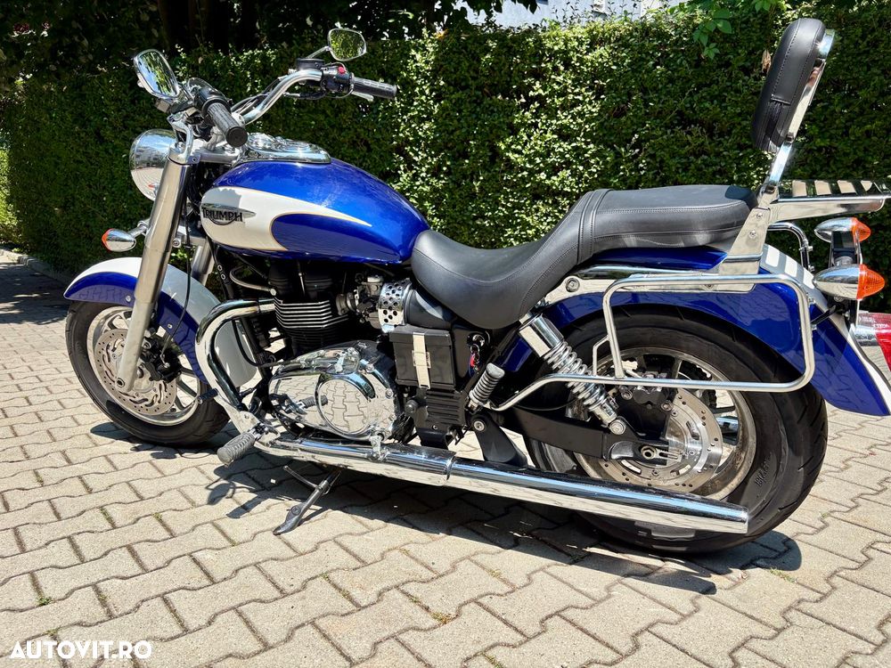 Triumph Bonneville - 14