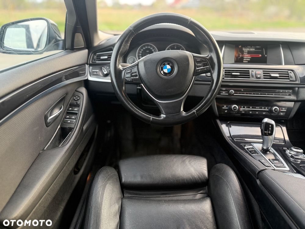 BMW Seria 5 520d xDrive - 15