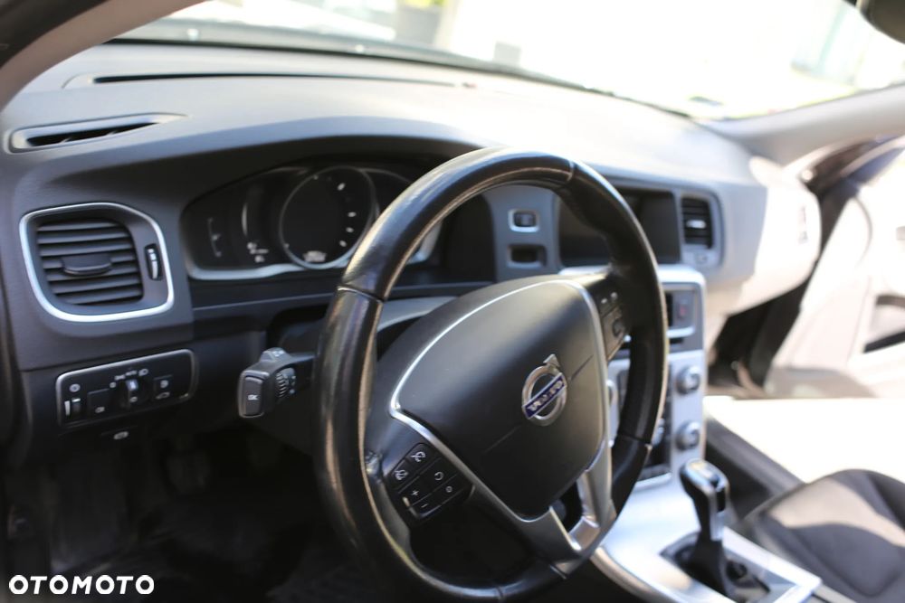 Volvo V60 D3 Drive-E Dynamic Edition (Momentum) - 16