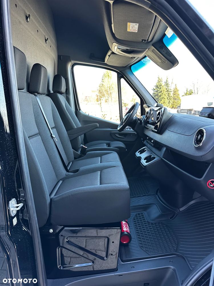 Mercedes-Benz Sprinter - 13