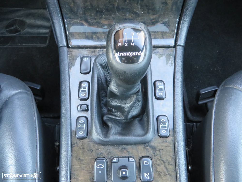 Mercedes-Benz E 250 TD Classic - 23