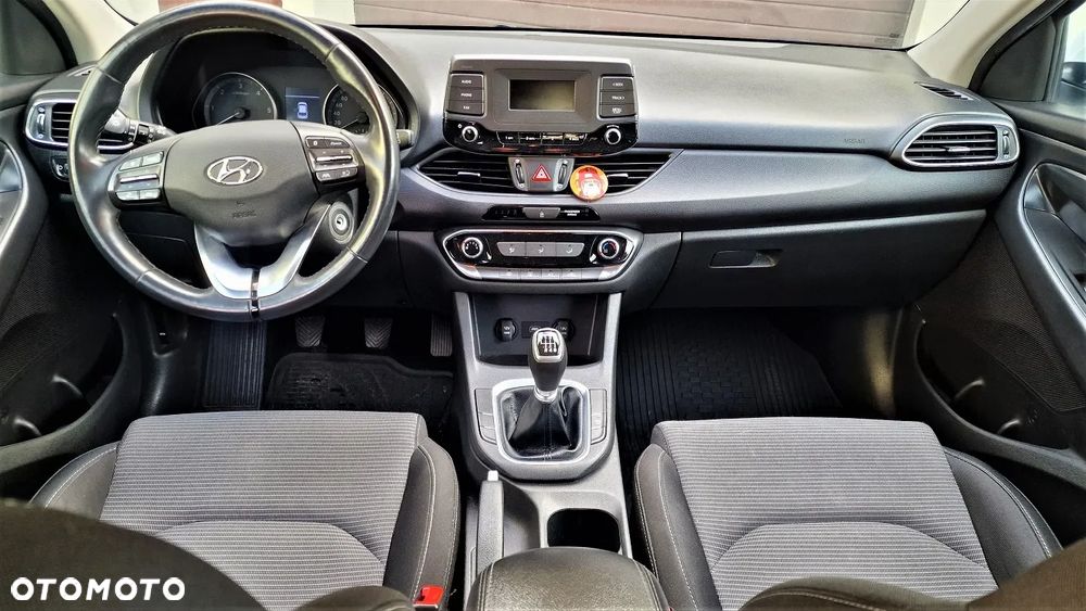 Hyundai i30 1.6 D Classic + - 8