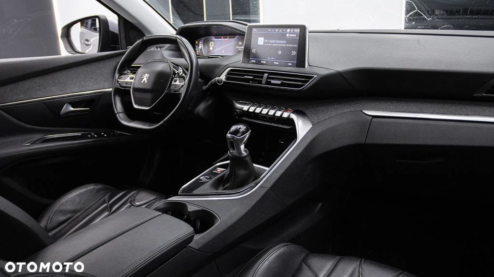 Peugeot 3008 1.2 PureTech Allure S&S - 17