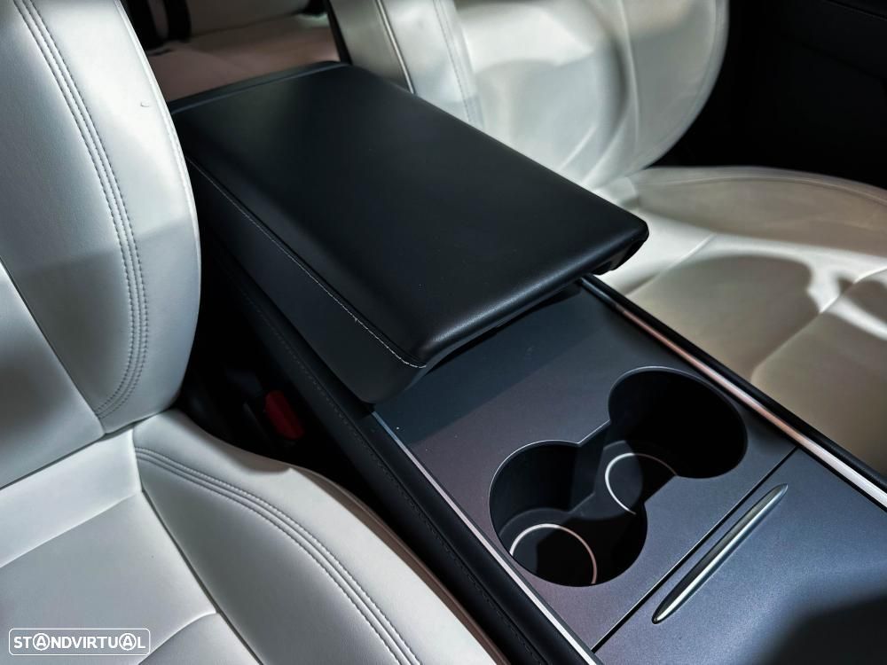 Tesla Model Y Performance Dual Motor AWD - 37
