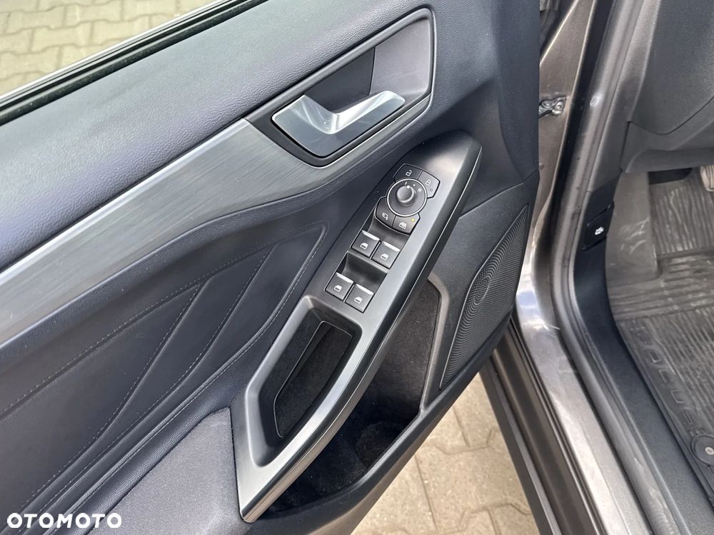 Ford Focus 1.0 EcoBoost Titanium Design - 9