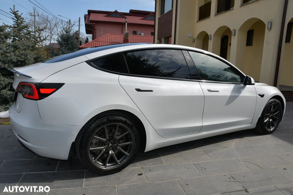Tesla Model 3 - 20