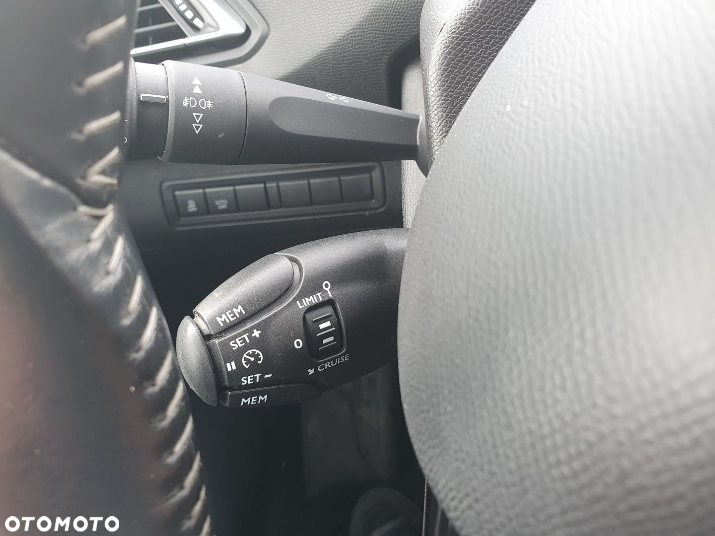 Peugeot 308 1.2 PureTech Allure S&S - 12