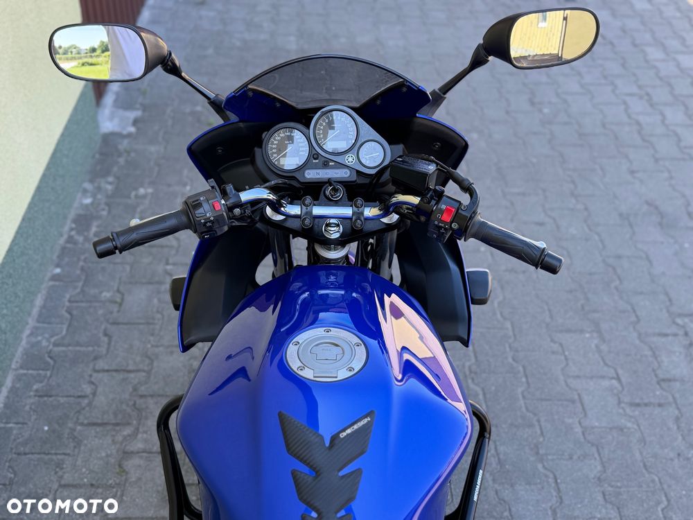 Yamaha FZS - 17