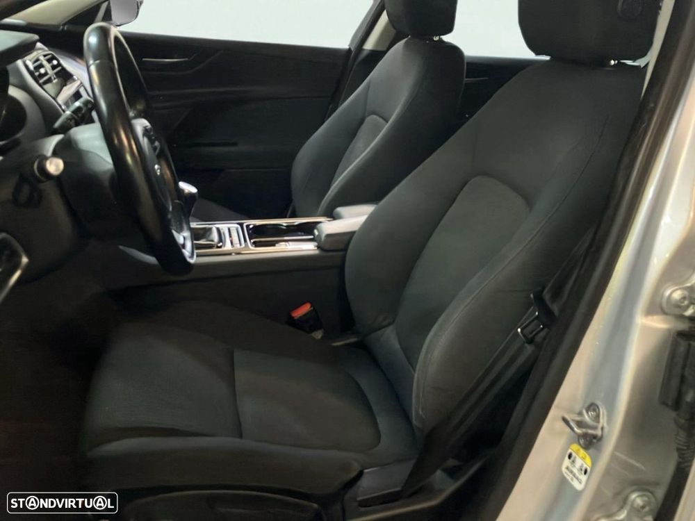 Jaguar XE - 12