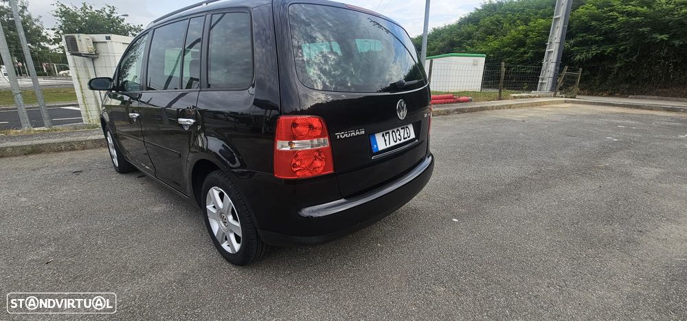 VW Touran 2.0 TDI Highline 7L - 38