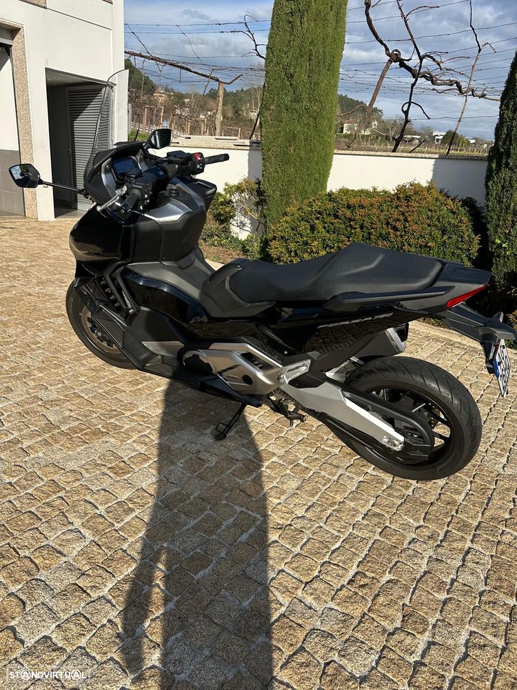 Honda Forza maxi scooter - 6