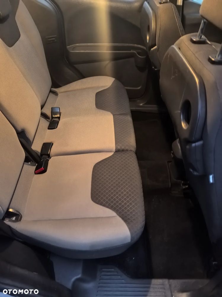 Ford Tourneo Courier - 17