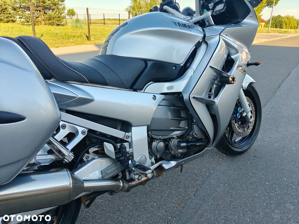 Yamaha FJR - 8