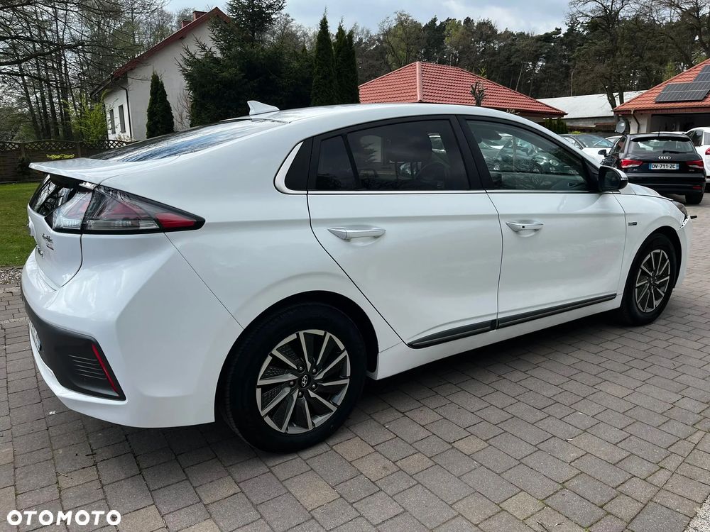 Hyundai IONIQ - 4