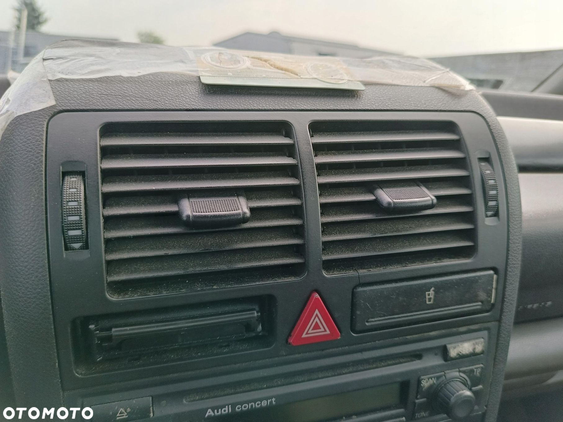 Audi A2 00-05 KRATKA NAWIEWU POWIETRZA ŚRODKOWA Z cupholderem - 2