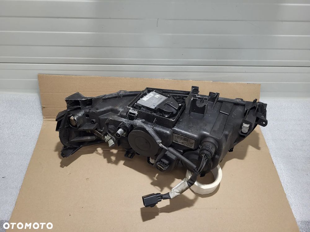 Volvo V70  LIFT XENON PRZÓD STRONA PRAWA LAMPA PRZEDNIA 30784249 - 9
