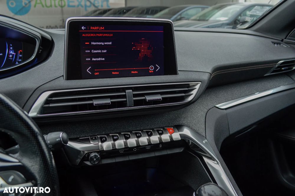 Peugeot 3008 1.2 PureTech Turbo S&S Allure - 23