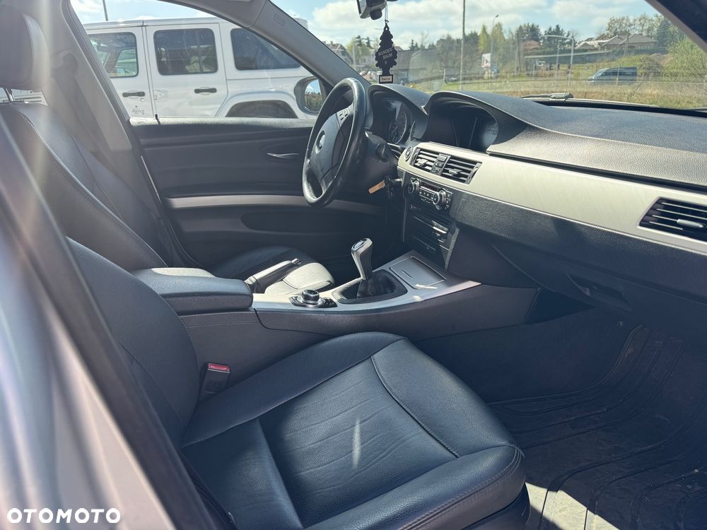 BMW Seria 3 318d DPF Edition Sport - 11