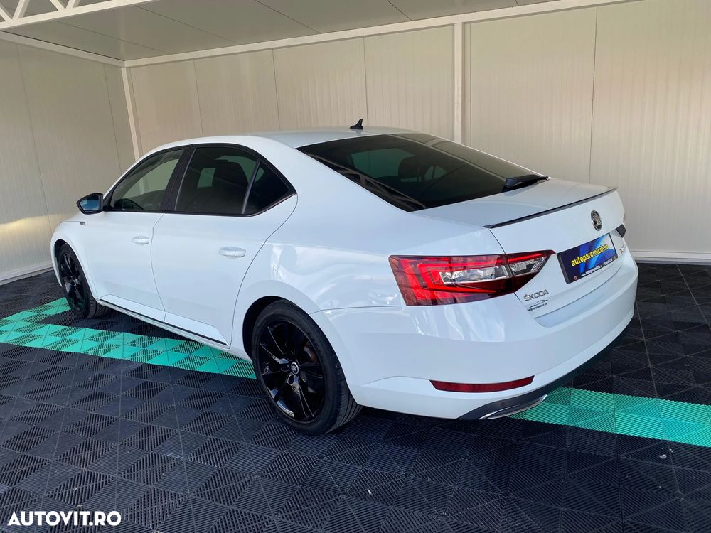 Skoda Superb 2.0 TDI DSG SportLine - 11