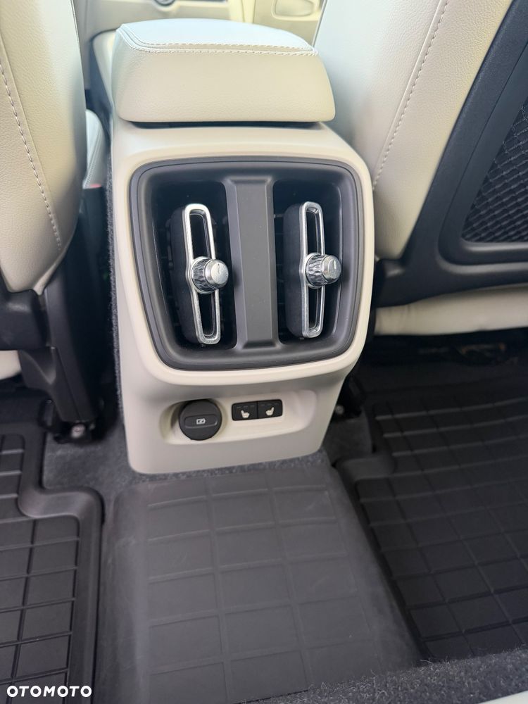 Volvo XC 40 B5 AWD Ultimate Dark - 15