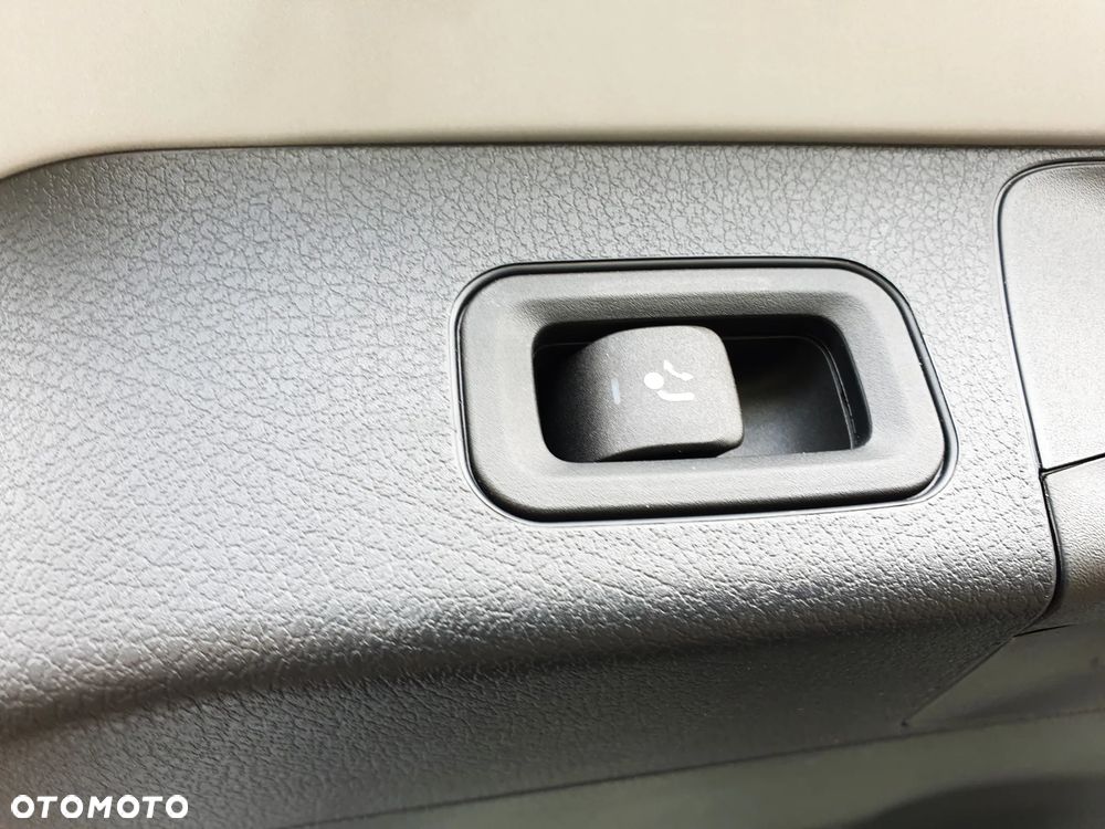 Mercedes-Benz GLB 200 d 4-Matic AMG Line 8G-DCT - 17