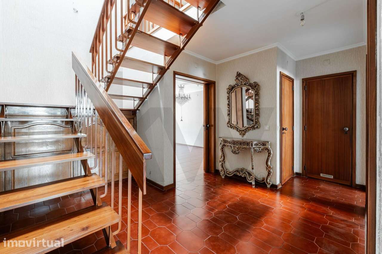 Apartamento T4 duplex com garagem no centro de Ovar, junto ao Largo Ga - Grande imagem: 2/36