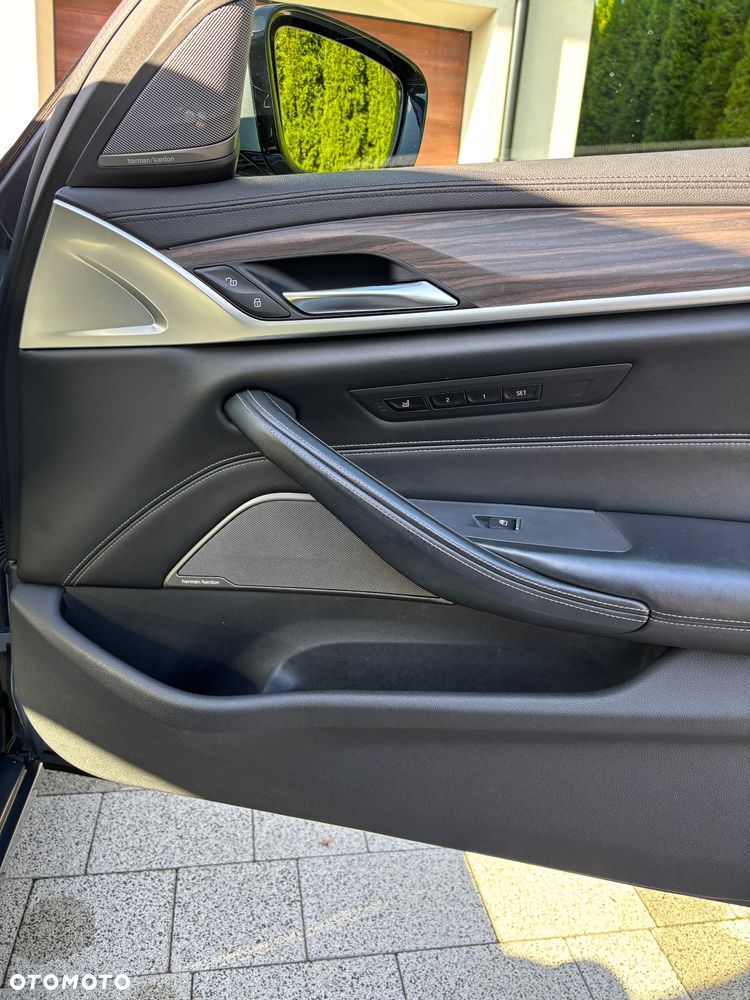 BMW Seria 5 530d xDrive Luxury Line - 11
