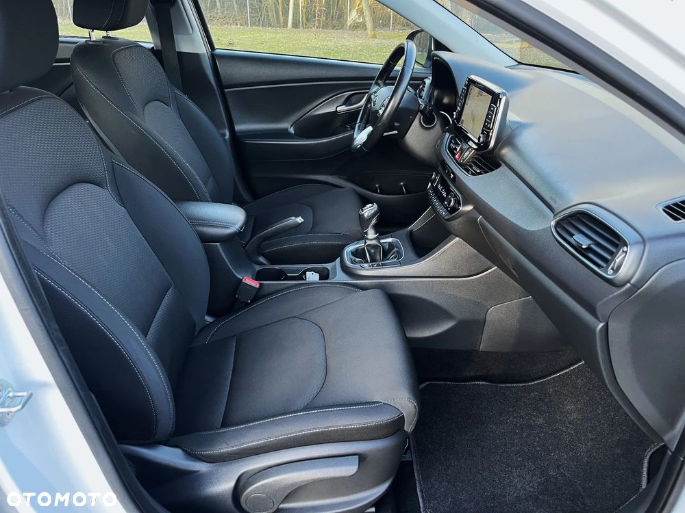 Hyundai i30 blue Kombi 1.6 CRDi Passion - 16