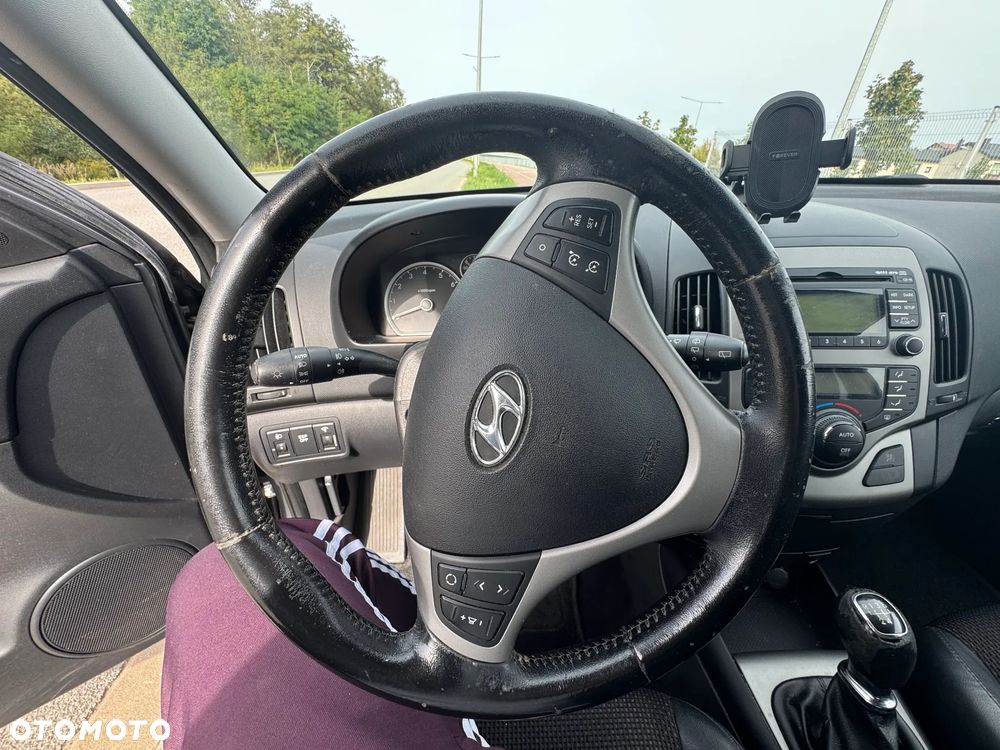 Hyundai i30 1.4 Comfort EU5 - 6