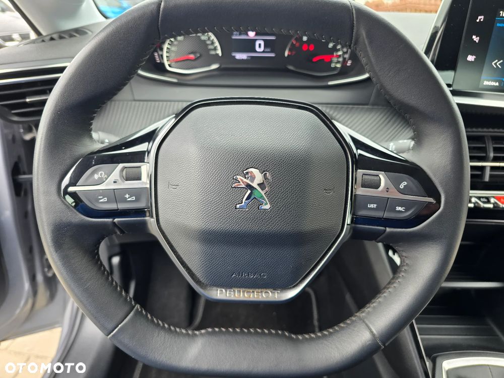 Peugeot 208 - 25