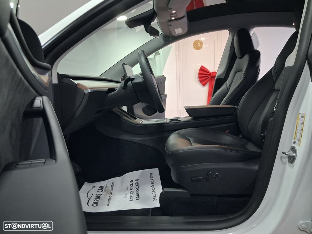 Tesla Model Y - 11