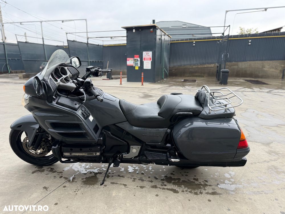 Honda GL 1800 Gold Wing - 4